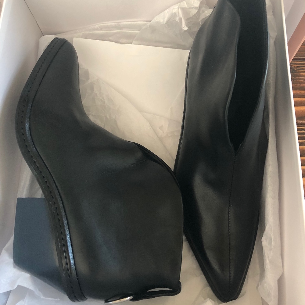 Via Spiga 7.5M/37.5 Fianna Black Booties